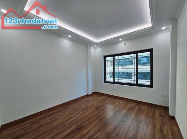 Bán  Hoa Hậu  3 Tầng , Đường 9m, Gần Phố Bà Triệu - Giá Chỉ Nhỉnh 5 Tỷ