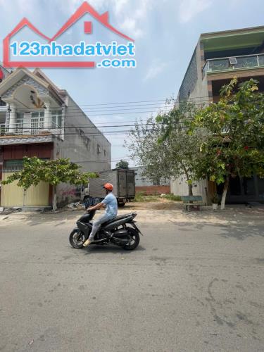 Đất mặt tiền buôn bán 77m ngay Cạnh vincom550 Dĩ An , Bình Dương