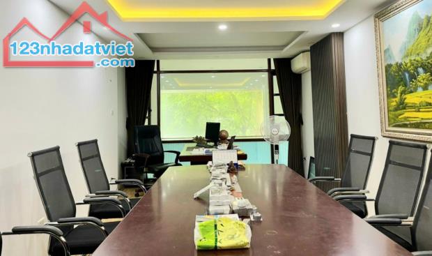 Nhà đẹp mặt phố Trịnh Đình Cửu, quận Hoàng Mai: 55m2, 5 tầng, vừa ở vừa kinh doanh, 18,5