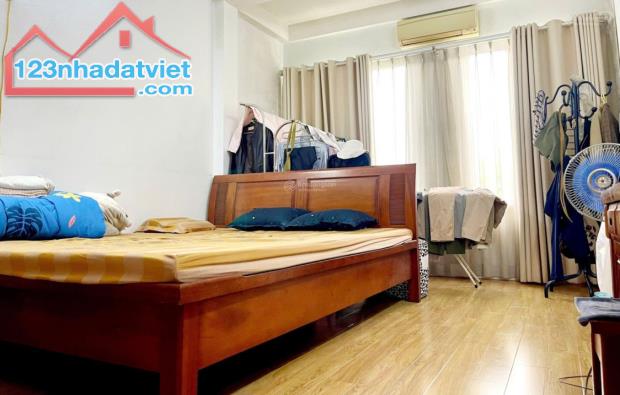 Nhà đẹp mặt phố Trịnh Đình Cửu, quận Hoàng Mai: 55m2, 5 tầng, vừa ở vừa kinh doanh, 18,5 - 2