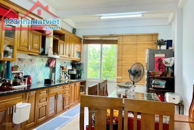 Nhà đẹp mặt phố Trịnh Đình Cửu, quận Hoàng Mai: 55m2, 5 tầng, vừa ở vừa kinh doanh, 18,5 - 3