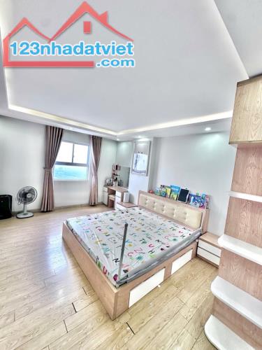 Chủ nhượng căn cc CT 1B Thạch Bàn , 100 m2 . Bán 4,95 tỉ ( có TL chút xíu)