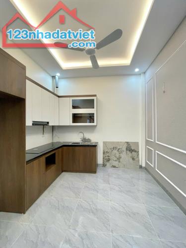 BÁN NHÀ 5 TẦNG 42M2 MẶT PHỐ - KINH DOANH - Ô TÔ TRÁNH - TRUNG TÂM HÀ ĐÔNG - GIÁ nhỉnh 7 tỷ - 2