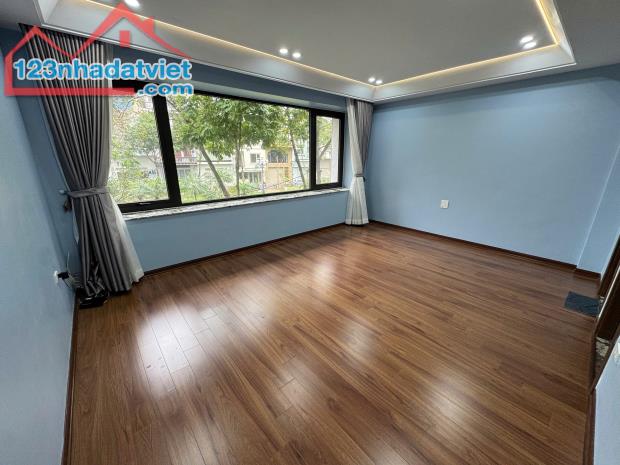 Cho thuê tầng 1, 2 nhà mới xây Phố Trạm, gần Aeo Long Biên, đường trước nhà ô tô tránh - 2