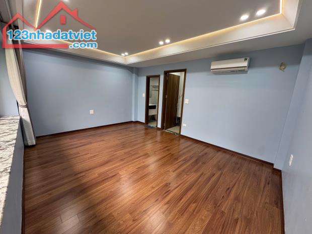 Cho thuê tầng 1, 2 nhà mới xây Phố Trạm, gần Aeo Long Biên, đường trước nhà ô tô tránh - 3