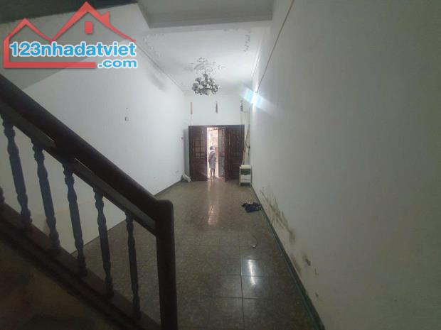 CẦN BÁN GẤP NHÀ 3 TẦNG MẶT PHỐ  TRUNG TÂM PHỐ CỔ HÀ ĐÔNG DT 50M 3 TẦNG GIÁ 9.98 TỶ - 4