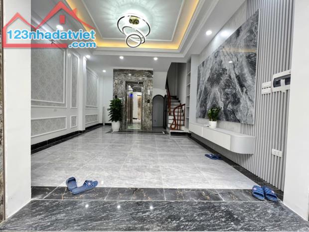 Cần bán nhà Khương Đình hơn 8 tỷ có thang máy, gpxd đầy đủ, nhà mới ở luôn