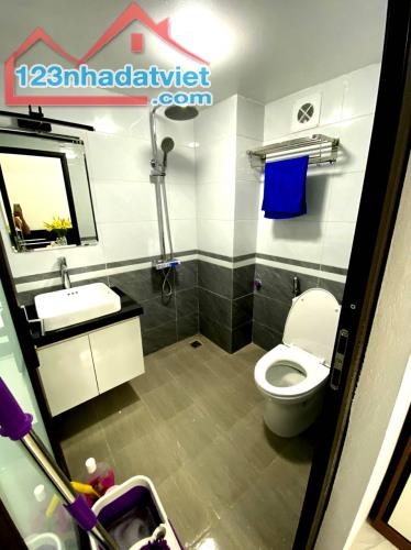 Chính chủ bán nhà siêu hiếm, ngõ 34 Phố Thịnh Quang, Đống Đa: DT 35m2 , 5 tầng,  3,4m. - 3
