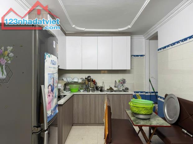Nhà riêng 56mx 3.5 tầng sân cổng riêng đường Dân Lập. Giá rẻ - 3