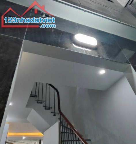 Bán nhà đẹp Hai Bà Trưng, 22m2, 4 tầng, mặt phố, nhỉnh 4 tỷ