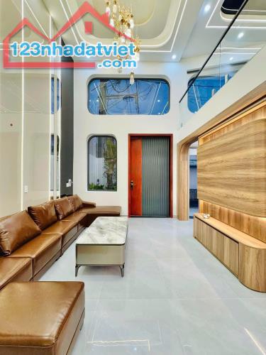 Cần tiền bán gấp nhà hẻm HXH thông 80m2, giá 3tỷ380 Hoà Hảo, Q10, SHR, 3PN 3WC