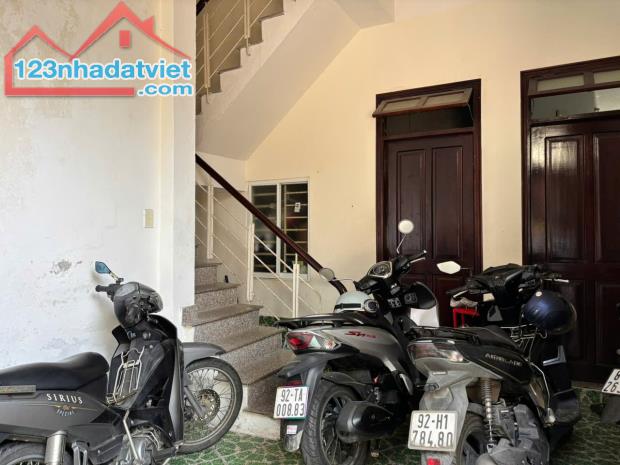 ♣ Sau lưng MT Đống Đa, gần Chợ, 56m2, 3 tầng, 5 Phòng cho thuê, 2.65 tỷ - 2