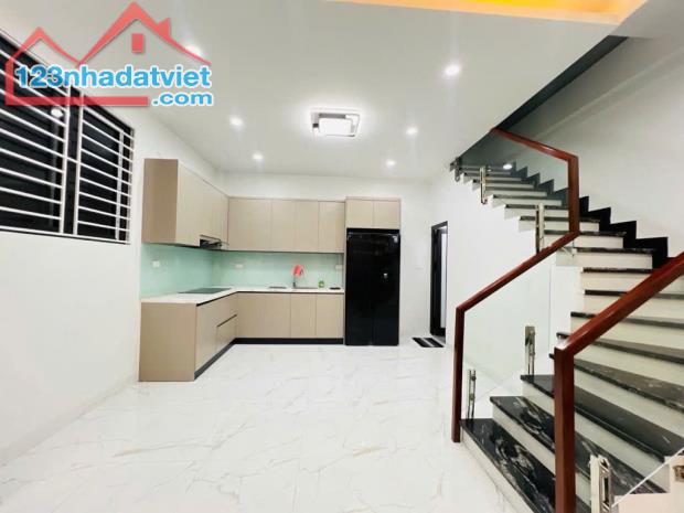 🏣 MẶT NGÕ KINH DOANH - Ô TÔ - FULL CÔNG NĂNG - AN NINH AN SINH ĐỈNH CAO - TT ĐỐNG .
+ - 2