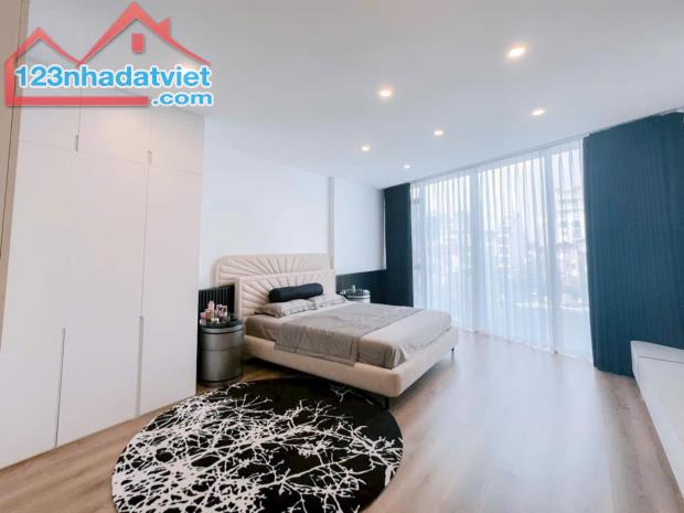 Đội Cấn, Mặt hồ Đầm Tròn, Nội thất Châu Âu, 8 tầng TM. 57m2, MT 5,5m. Chỉ 28 tỷ - 2