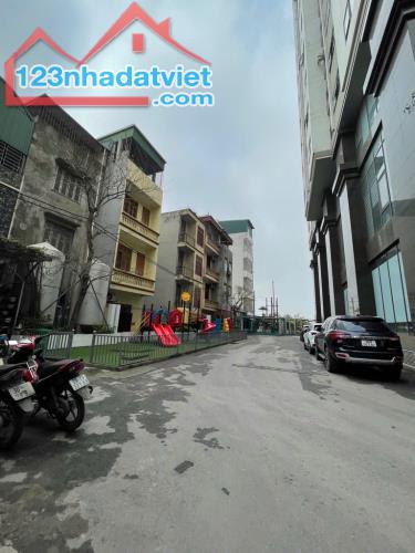 BÁN NHÀ CẤP 4 PHÂN LÔ - Ô TÔ TRÁNH- KINH DOANH- XÂY MỚI QUÁ ĐẸP - LH: 0338014935