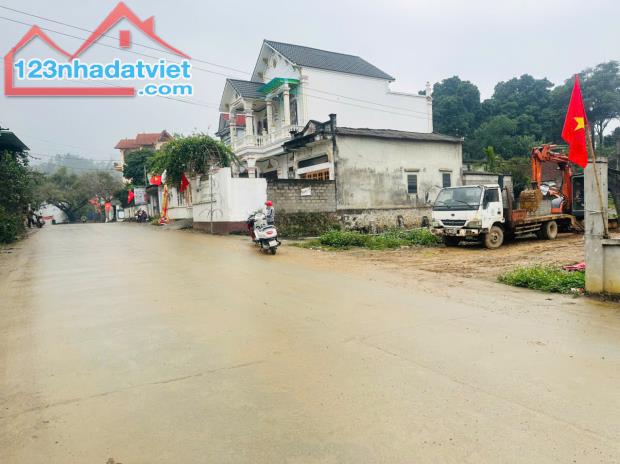 Gấp 1.7 tỷ TRỤC CHÍNH LIÊN XÃ 191m2 Đồn Vận liên Sơn HB