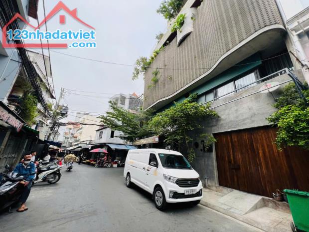 Cần Bán Nhà MTKD An Nhơn  P6 ,7mx16m ,2 lầu Giá Bán 13 tỷ Thương lượng Mạnh .