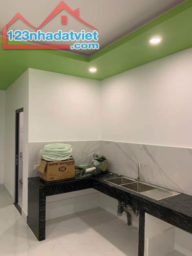 PHÚ NHUẬN HẺM XE HƠI THẲNG 1 TRỤC NGUYỄN TRỌNG TUYỂN 61m2, NHÀ NỞ HẬU, NHỈNH 7 TỶ - 2
