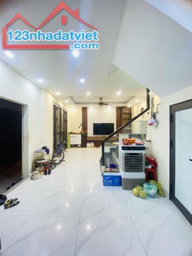 BÁN NHÀ ĐỊNH CÔNG THƯỢNG, HOÀNG MAI, LÔ GÓC, Ô TÔ TRÁNH 40M, 73M2, 8.6TỶ(CTL)
