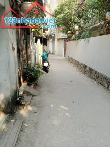 BÁN NHÀ KHUYẾN LƯƠNG - 3 GÁC ĐỖ CỬA - NGÕ THÔNG TỨ BỀ - LÔ GÓC - NHÀ MỚI Ở LUÔN - 5xxx