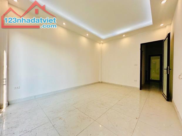 BÁN NHÀ KHUYẾN LƯƠNG - 3 GÁC ĐỖ CỬA - NGÕ THÔNG TỨ BỀ - LÔ GÓC - NHÀ MỚI Ở LUÔN - 5xxx - 3