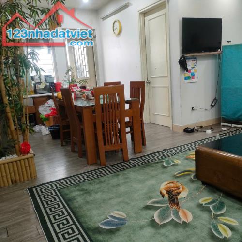 Bán căn hộ Việt Hưng-Long Biên-85m 2n2wc tầng trung-giá 4.15 tỷ (thương lượng)