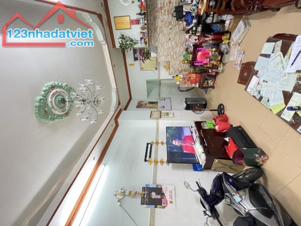 BÁN NHÀ HXT Cộng Hòa, Tân Bình 4 tầng 83m2 (5,2x16). Nhà đẹp ở ngay. Giá chỉ 19 tỷ. - 1