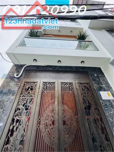 Bán nhà phố Lĩnh Nam. DT: 55m2x6T. MT: 4m, 9PN thang máy, full nội thất, cách ô tô 15m.