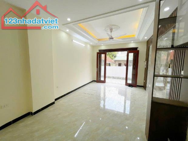 BÁN NHÀ PHÂN LÔ NGUYỄN KHOÁI, 33M GIÁ 4.4 TỶ , XÂY 5 TẦNG, MỚI TINH, SỔ ĐỎ CHÍNH CHỦ