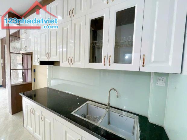 BÁN NHÀ PHÂN LÔ NGUYỄN KHOÁI, 33M GIÁ 4.4 TỶ , XÂY 5 TẦNG, MỚI TINH, SỔ ĐỎ CHÍNH CHỦ - 3