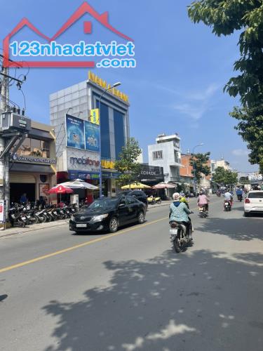 Bán mặt tiền kinh doanh buôn bán  MT Đường Lê Thị Hà 8,6x30m giá 25 tỷ TL