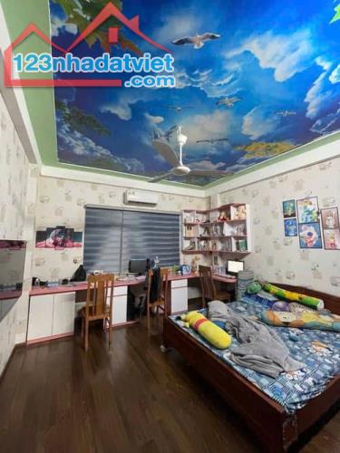 Nhỉnh 5 tỷ nhà 5 tầng phố Vĩnh hưng rất gần ô tô sdcc cần bán gấp