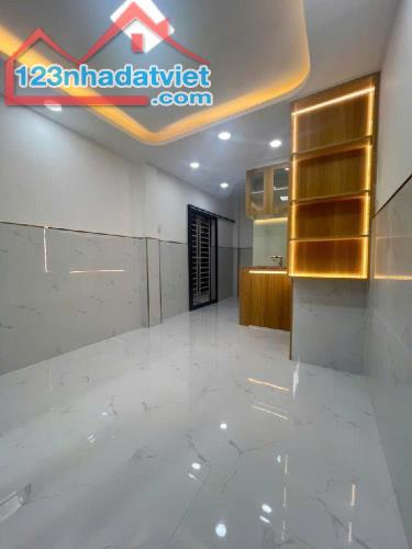NHỎ NHỎ XINH XINH 16m2 Nhà 3 tầng - Trần hưng đạo P.5 Quận 5 giá 3,18 tỷ
