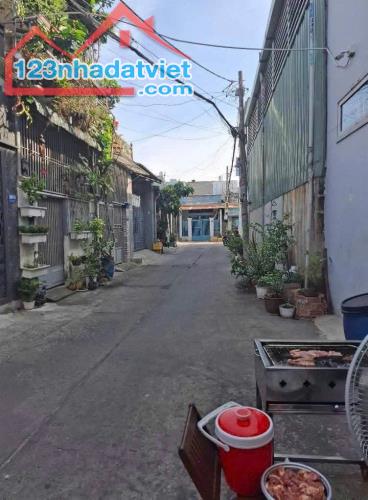 Nhà mới đẹp xinh góc 2 mặt hẻm thoáng mát ko bị lộ giới hông ngay metro q12