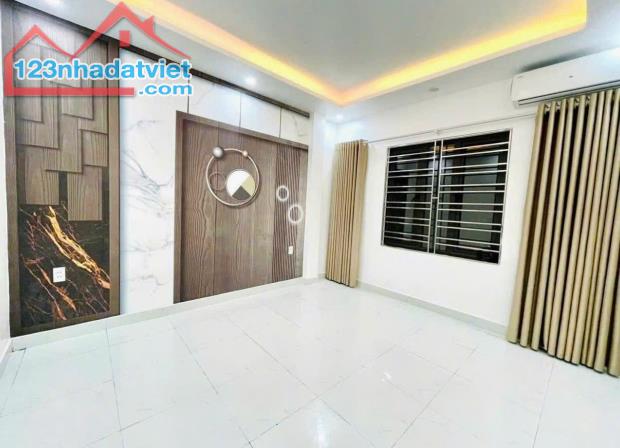 BÁN NHÀ CẦU LỦ – VŨ TÔNG PHAN Vị Trí Hiếm, Vài bước Ô tô, Trước nhà 3M, có sân để xe rộng - 2