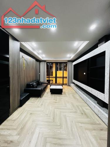 Ô TÔ TRÁNH - NHÀ MỚI KOONG - KIM ĐỒNG, HOÀNG MAI 	•	DT: 65m², Giá: 20 tỷ 	•	Nhà 5 tầng, th - 2