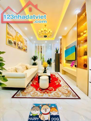 BÁN NHÀ Ô CHỢ DỪA -- FULL NỘI THẤT -- 30M RA Ô TÔ -- NGÕ THOÁNG -- Ở LUÔN -- NHỈNH 5 TỶ