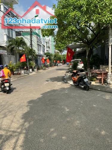 Chính chủ cần bán nhanh lô đất tại  đường  NGUYỄN HUY TỰ   phường Hòa Minh - Quận Liên - 3
