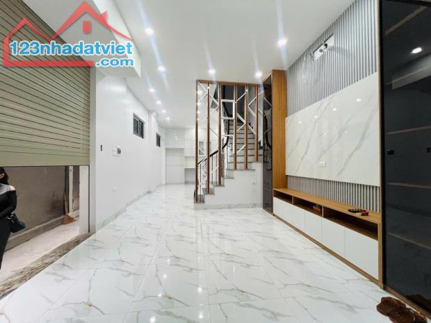 HIẾM QUÁ NHÀ TRƯƠNG ĐỊNH, Ở LUÔN, Ô TÔ ĐỖ CỬA, 40M2X 6 TẦNG GIÁ CHỈ 7,58 TỶ