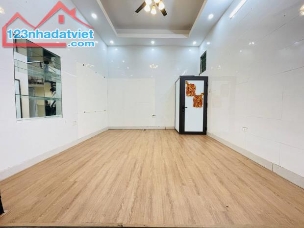Bán nhà Kim Ngưu - Hai Bà Trưng Lô góc ngõ thông kinh doanh 30m2 3 tầng chỉ 4.55 tỷ - 2