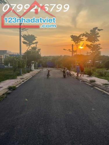 Đất nền giá rẻ sổ riêng thổ cư gần trường Quốc Tế Trịnh Hoài Đức trọn sổ 900 triệu .LH
