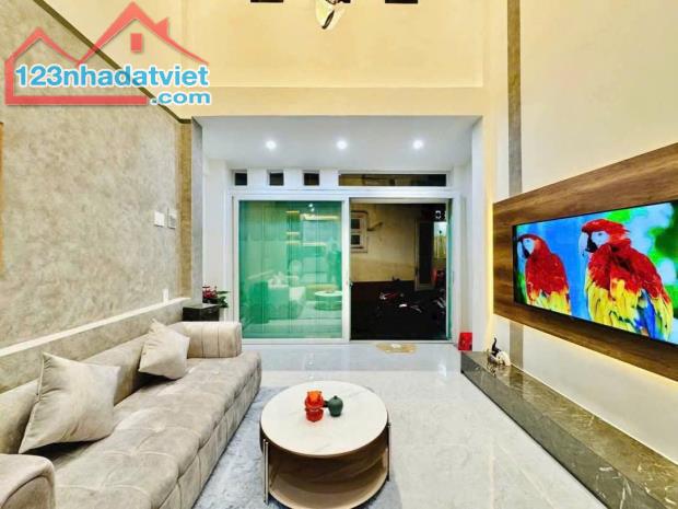 --Bán nhà đường Phổ Quang; phường 2, Tân Bình (5*10) 3 tầng - 8,3 tỷ - 1