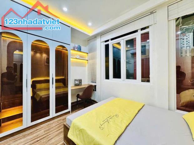 --Bán nhà đường Phổ Quang; phường 2, Tân Bình (5*10) 3 tầng - 8,3 tỷ - 3