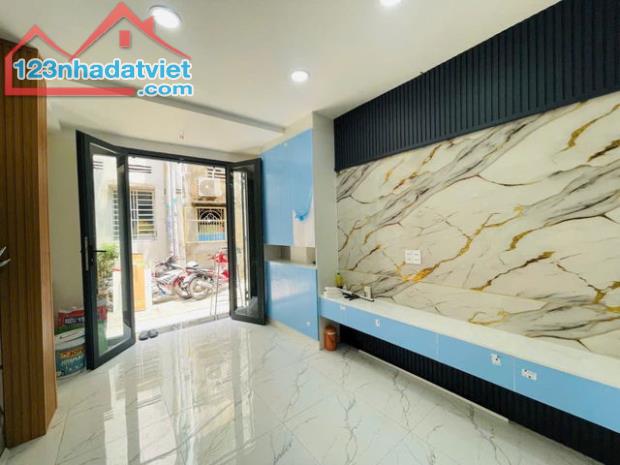BÁN NHÀ HẺM NGUYỄN CẢNH CHÂN, QUẬN 1 - 28M2, 2 TẦNG, 3PN, 3WC - GIÁ 5.8 TỶ - SỔ HỒNG