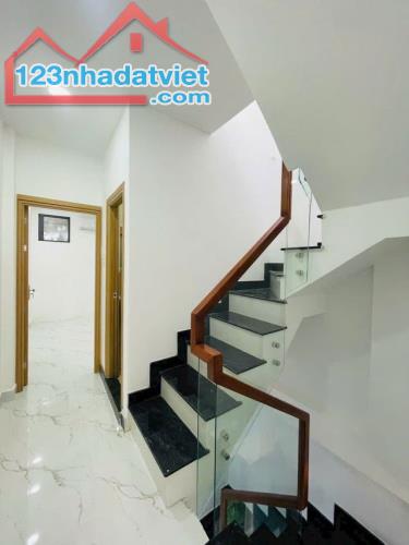 BÁN NHÀ HẺM NGUYỄN CẢNH CHÂN, QUẬN 1 - 28M2, 2 TẦNG, 3PN, 3WC - GIÁ 5.8 TỶ - SỔ HỒNG - 2