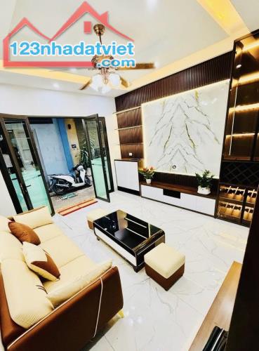 Trương Định - nhà mới ngõ thông , oto đỗ cửa , dt 37M giá 7.85 tỷ sổ đỏ chính chủ