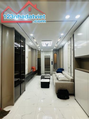 Nhà đẹp Hào Nam, Đống Đa, 6 tầng thang máy, 2 thoáng, ở ngay