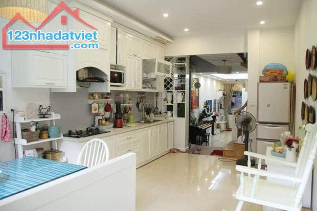 Bán nhà đẹp phố Nguyễn Đình Hoàn 90m2 4tầng mặt tiền 3.8m 14.5 tỷ Cầu Giấy - 1