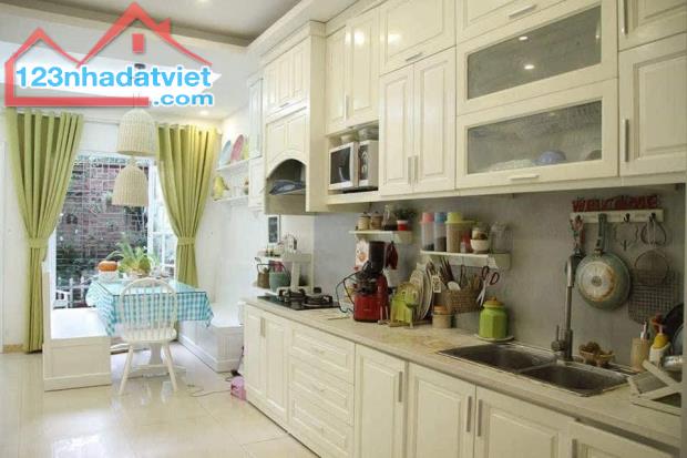 Bán nhà đẹp phố Nguyễn Đình Hoàn 90m2 4tầng mặt tiền 3.8m 14.5 tỷ Cầu Giấy - 2