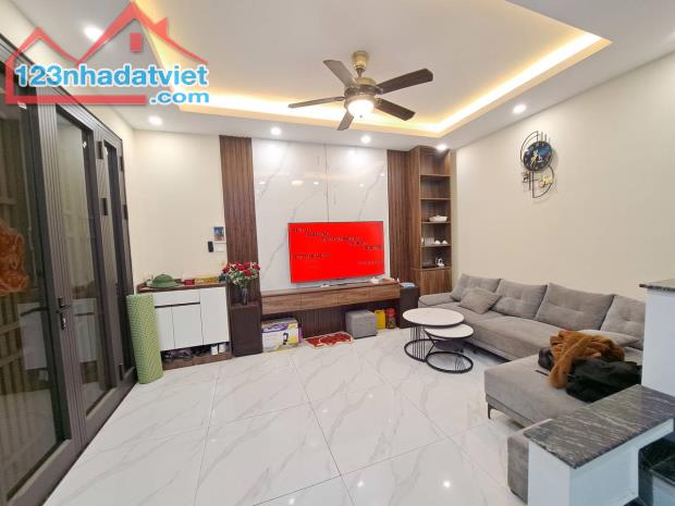 Nhà  Đẹp Chủ Tự Xây Định Công Thượng 75m - 4 Tâng - Gía Chào 8.6 Tỷ - 3